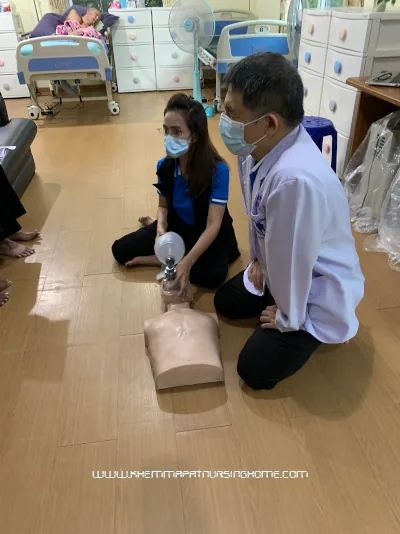 ภาพการฝึกอบรม CPR เขมภัช เนอร์สซิ่งโฮม นนทบุรี