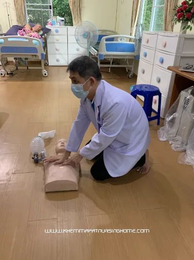 ภาพการฝึกอบรม CPR เขมภัช เนอร์สซิ่งโฮม นนทบุรี