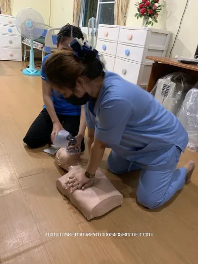 ภาพการฝึกอบรม CPR เขมภัช เนอร์สซิ่งโฮม นนทบุรี