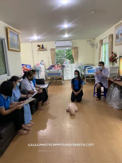 ภาพการฝึกอบรม CPR เขมภัช เนอร์สซิ่งโฮม นนทบุรี
